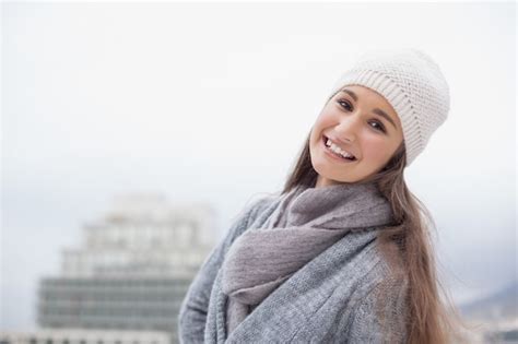 Premium Photo Smiling Pretty Brunette With Winter Clothes On Posing