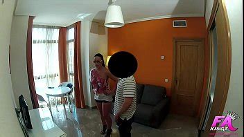 Siria va baiser le portier de son immeuble pour donner une leçon à tout le monde XVIDEOS