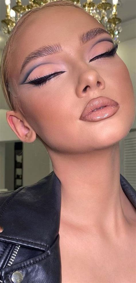 Trendy Eyeshadow Looks Nude Eyeshadow Look