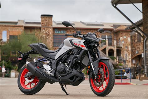 Model Naked Bike Middleweight Terbaik