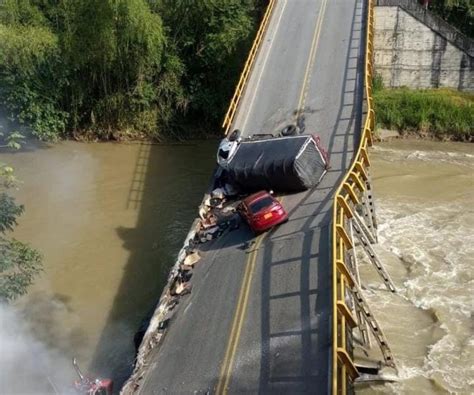 Colapsó Puente Que Comunicaba A Quindío Y Valle Y Dejó Dos Muertos Y 15 Heridos