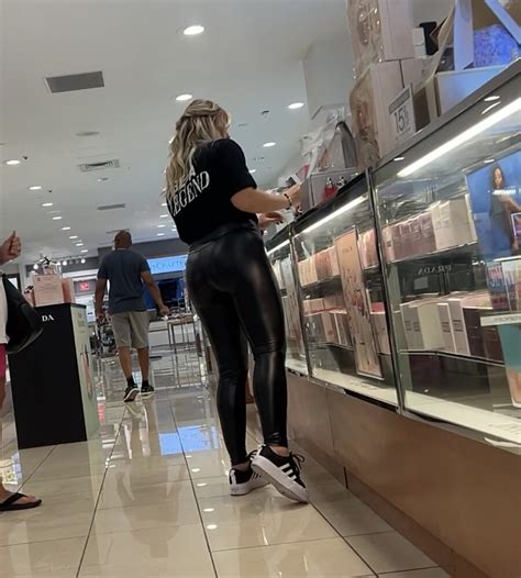 Pretty Blonde Pawg In Black Leather Leggings Spandex Leggings Yoga Pants Forum