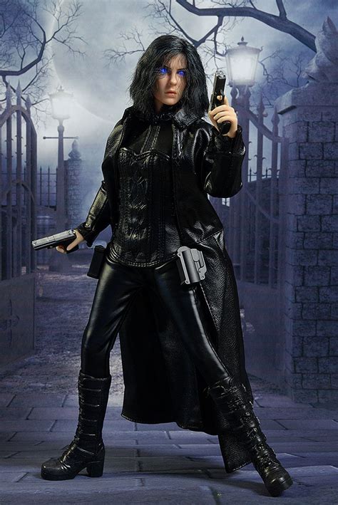 Underworld Selene Blue Eyes Sixth Scale Action Figure Review