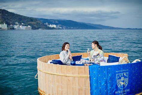 【リゾナーレ熱海】秋風を感じながら海の上でのびのびと歌うアクティビティ 「海上カラ桶」開催｜期間：2023年9月4日～11月27日の毎週月曜日