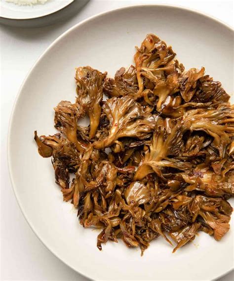 Stir Fried Maitake Mushrooms With Garlic And Chile Oil Punchfork