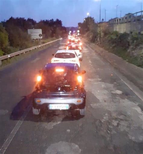 Scontro Frontale Sul Ponte Guerrieri A Modica Tre Feriti E Traffico In