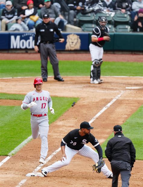 大谷翔平 右股関節に張りを訴え途中交代 9回1死一、二塁で代打を送られベンチに下がる Mlb写真ニュース 日刊スポーツ