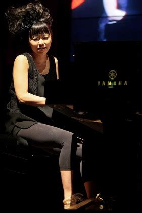 Hot Sexy Hiromi Uehara Bikini Pics