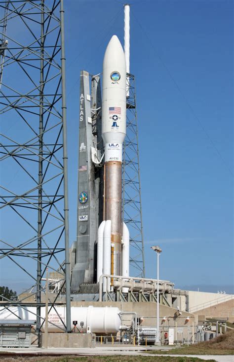 Spaceflight Now Atlas Launch Report Atlas 5 Rocket Awaits Rollback