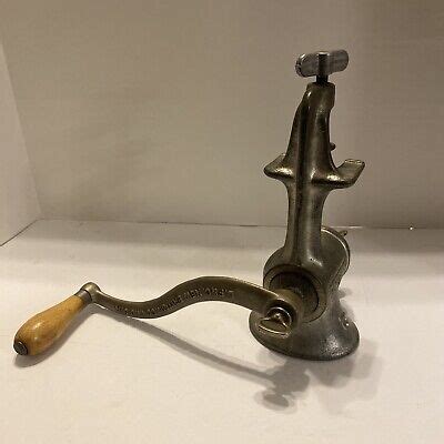 Vintage Universal No 2 Meat Grinder Food Chopper LF C New Britain