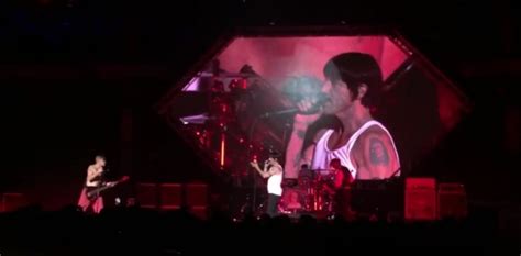 Red Hot Chili Peppers Toca Aeroplane Pela Primeira Vez Em Quase Anos