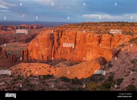 Hunts mesa monument valley hi-res stock photography and images - Alamy