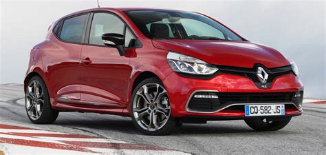 Car Revs Daily Builds A 2014 Renault Clio RS 200 EDC Lux 55