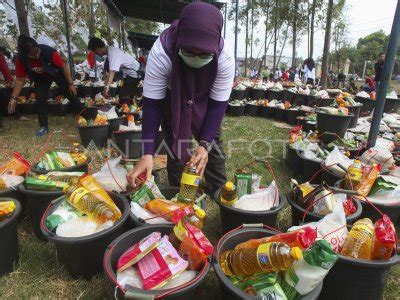 Bingkisan Lebaran Solo Berbagi Antara Foto