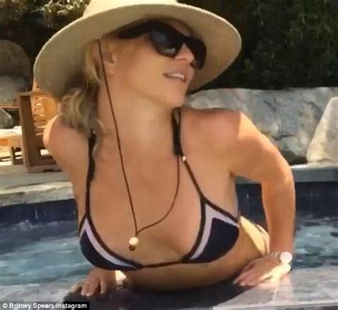 Britney Spears Flaunts Her Incredible Toned Curves As She Dons Skimpy Bikini Daily Mail Online