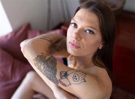 Clio Nude Pictures Rating