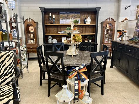 Heels to Hogs Mercantile - 💕Fun handmade earrings just in time for