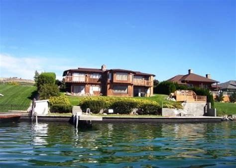 Northshore Lake Chelan Waterfront Retreat | Sage Vacation Rentals ...