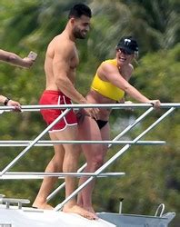 SWIMWEAR Britney Spears In A Bikini On A Yacht In Miami 6 8 19 MQ Phun Org Forum