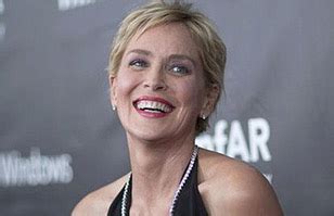 Sharon Stone Sufri Descuido En La Playa Bikini La Traicion Y Paparazzis Actuaron Cine