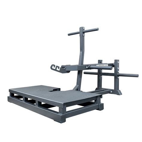 belt squat machine 9