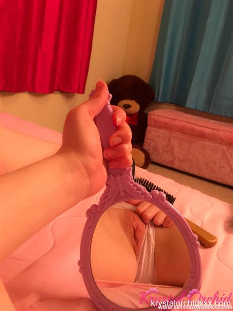 Kinky Chick Cherry Fae Drilling Her Tight Pussy With A Brush Photos