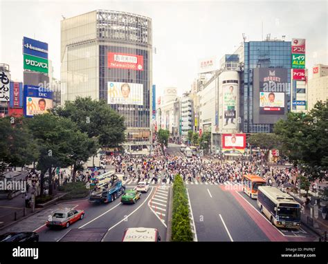Busy Crossing In Tokyo Japan Hi Res Stock Photography And Images Alamy