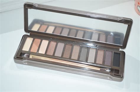 Review Naked 2 by Urban Decay réplica perfeita Ursula Andress