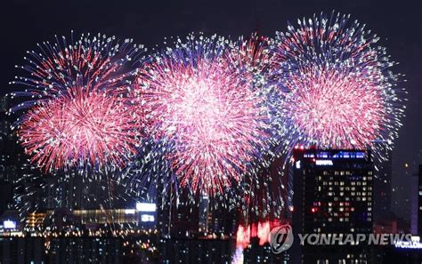 3년만에 돌아온 역대 최대 규모 서울 세계 불꽃 축제 네이트 뉴스