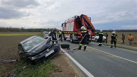 Verkehrsunfall Pkw U Traktor Freiwillige Feuerwehr Der Stadt Mureck