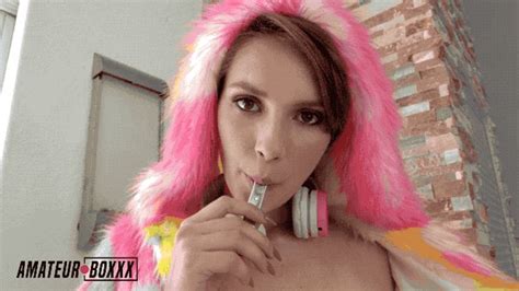 Festival Girl Natalie Uses Magic Wand To Party 720p Mp4 Amateur Boxxx Clips4Sale