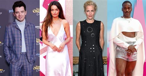 How The Stars Of Sex Education Measure Up Heights Shoe Sizes And Style Moments