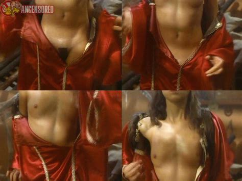 Naked Cécile Fleury in Serie Galante