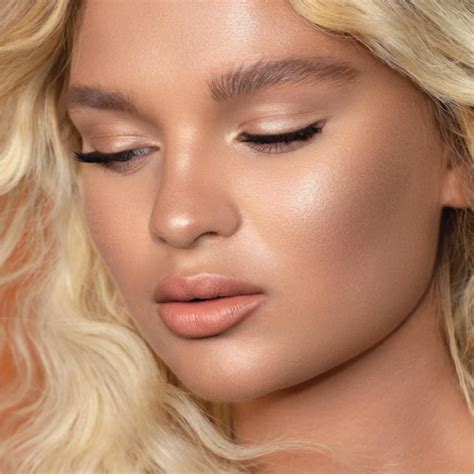 Natasha Denona I Need A Nude Glow Highlighter Garg Traders