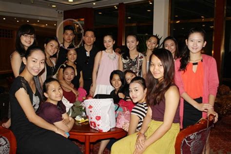 Linh Nga đưa em trai hot boy đi lưu diễn