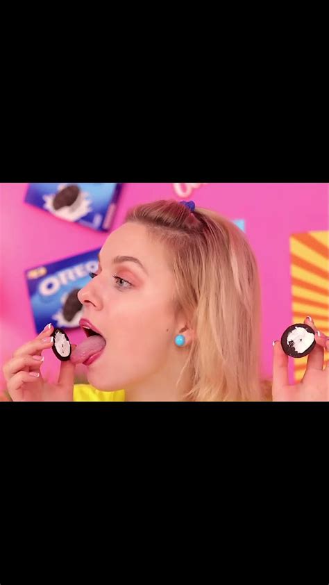 Облизывание крема орео - YouTube