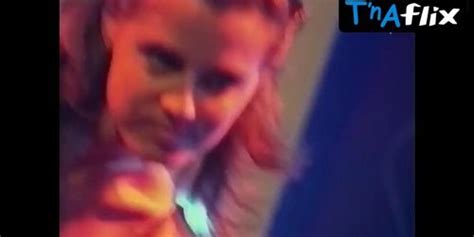 Fernanda Neil Lesbian Butt Scene In Doble Vida Tnaflix