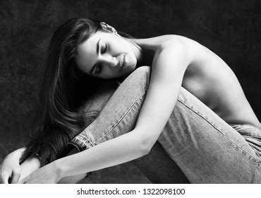 Sexy Sensual Beautiful Woman Posing Naked Stock Photo 1322098100 Shutterstock