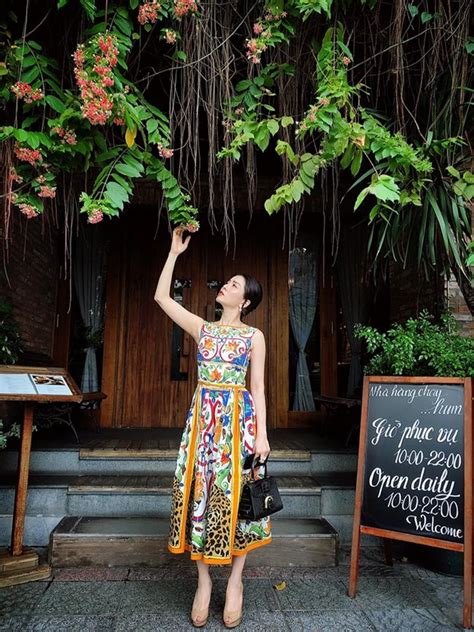 Lệ Quyên U40 vẫn diện bikini bốc lửa đồ ngủ trăm triệu kim cương kín người