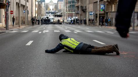 Erstmals Todesopfer Bei Gelbwesten Protesten In Belgien