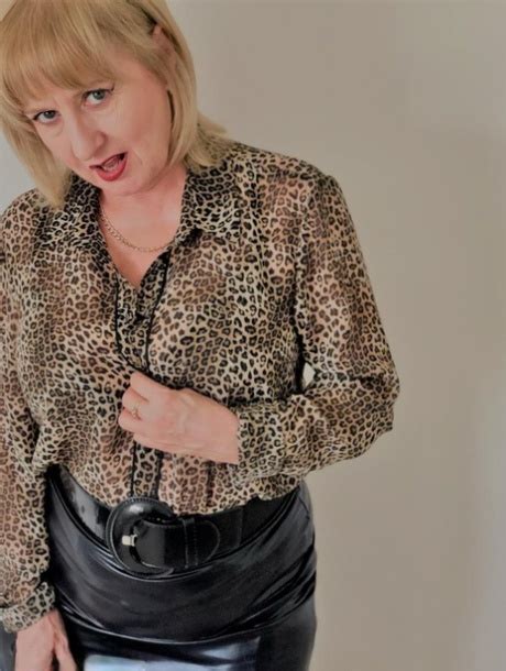 Chubby Mature Office Worker Lorna Blu Shows Her Colleague Her Big Tits Ass Coedcherry