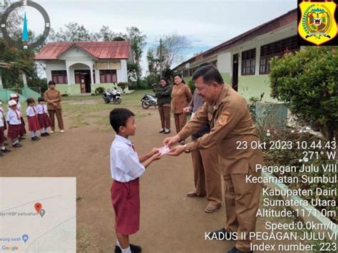 Kepala Desa Pegagan Julu VI Bagi KIA Pelajar SDN 030348 Lae Tanggiang