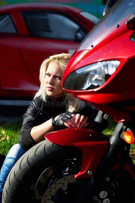 La moto blonde et grande photo stock Image du type liberté