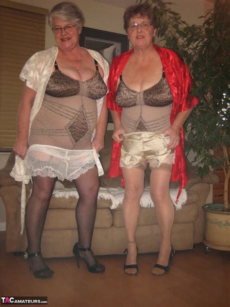 Amateur Oma Girdle Goddess Eine Andere Nan Modell Passenden Dessous In Nylons Coedcherry