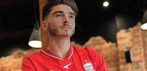 Jogador australiano assume que é gay e recebe mensagens de apoio de craques europeus