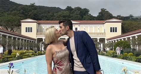 I M A Gay Man But I Have A Girlfriend It S The Happiest We Ve Ever Been Mirror Online