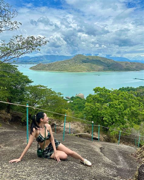 Phải gần 2 năm rồi mới thấy Chi Pu diện bikini khoe body hết cỡ thế này