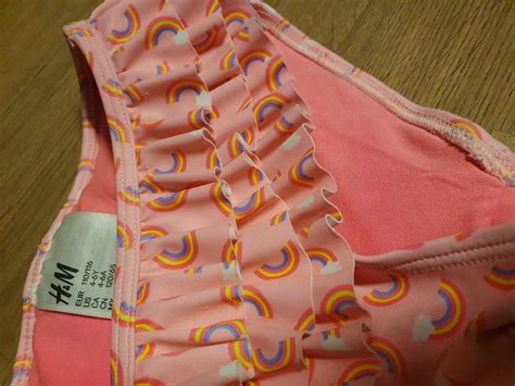 Bikini slip Mädchen Grösse 110 116 4 6Jahre H M Regenbogen Gebraucht in Uster für CHF 2