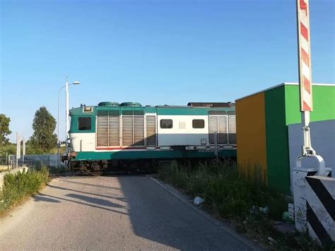 Manfredonia Passa Il Treno Ma Le Sbarre Non Si Chiudono Sfiorata Una