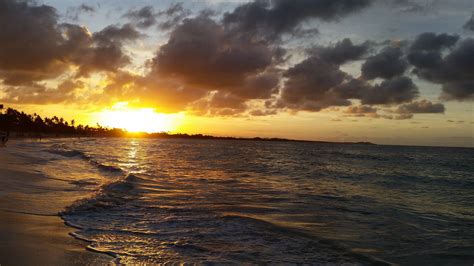 Sunset in Punta Cana, Dominican Republic [5312x2988][OC] : r/EarthPorn
